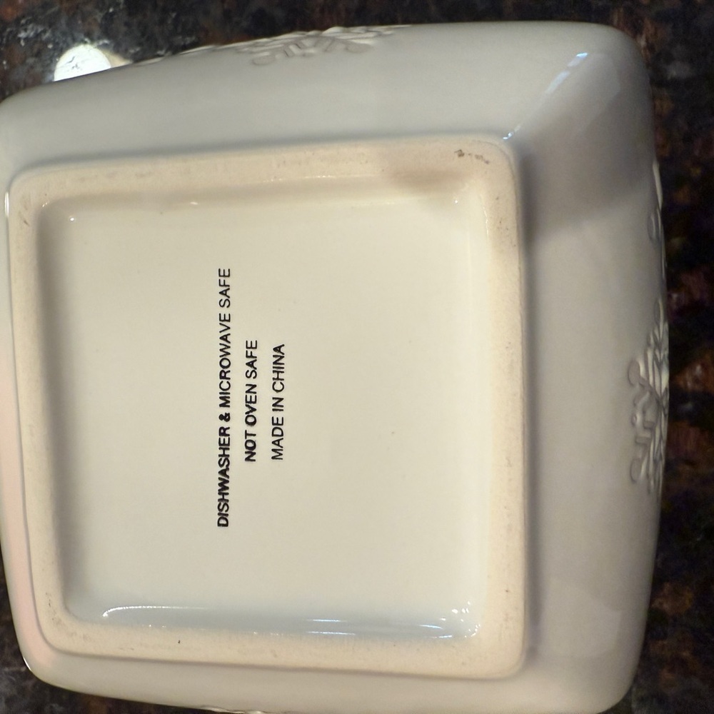 SET OF 4 WHITE Square CERAMIC BOWLS SNOWFLAKE Embossed Winter - Picture 4 of 5